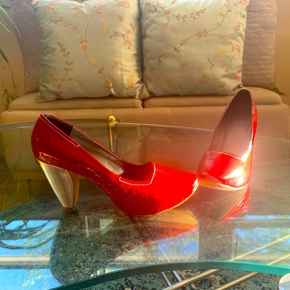 ✨Cindy✨ Color-Block Candy 🍎 Red & Metallic Silver Patent Arched Pumps - Picture 3 of 8